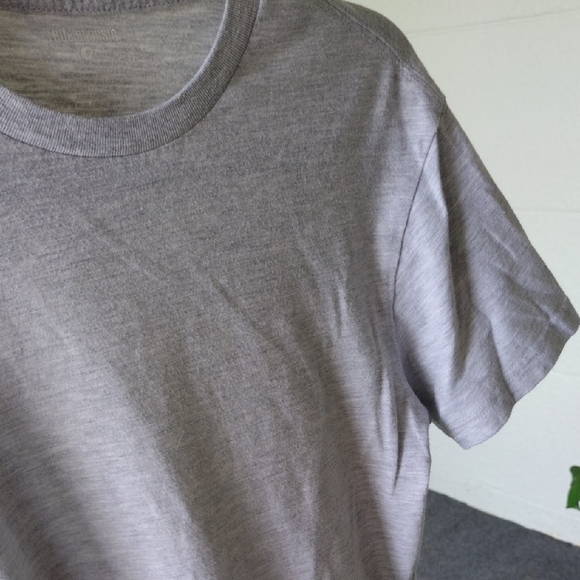 Classic Light Gray Men's T-Shirt - Picture 9 of 9